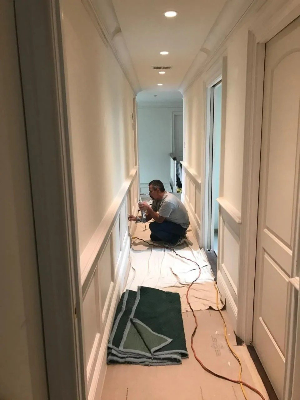 imgi_183_hallway-1920w